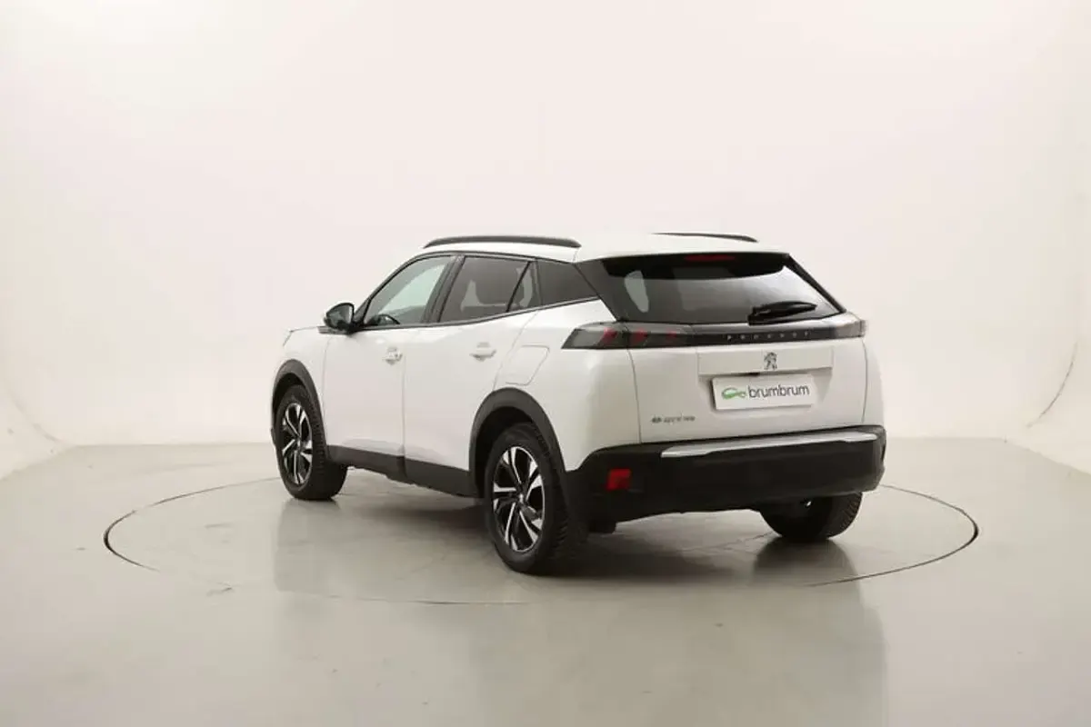 Usata Peugeot e-2008 Allure 56 kW (77 CV) 2021 Bianco SUV