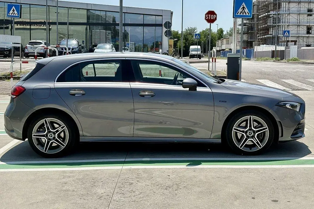 Usata Mercedes A250 Premium 160 CV (117 kW) 2021 Grigio Berlina