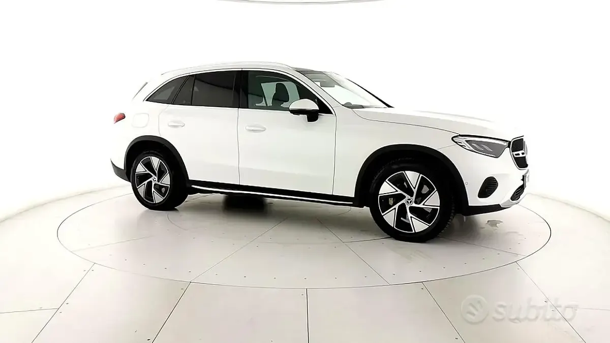 Gebraucht Mercedes GLC300 197 PS (144 kW) 2024 Weiß SUV