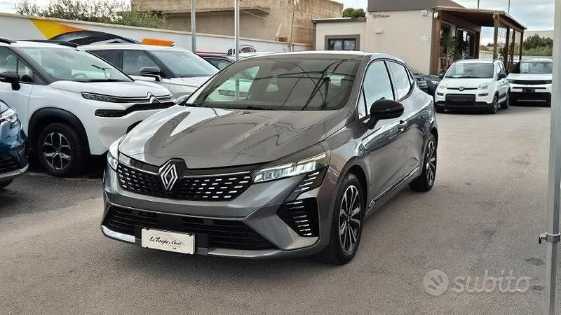 Grigio Usata 2025 Renault Clio V Techno Tre volumi | 16.900 € (Buon prezzo) - Immagine 1/3
