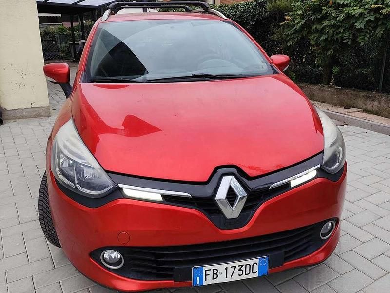 Usata Renault Clio GrandTour 75 CV (55 kW) 2015 Rosso Station wagon
