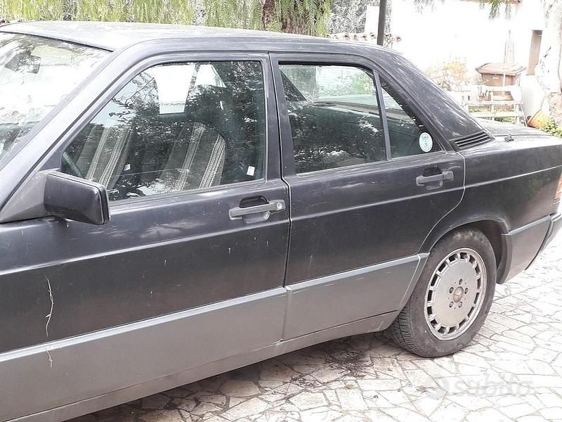 Usata Mercedes 190 109 CV (80 kW) 1990 Berlina