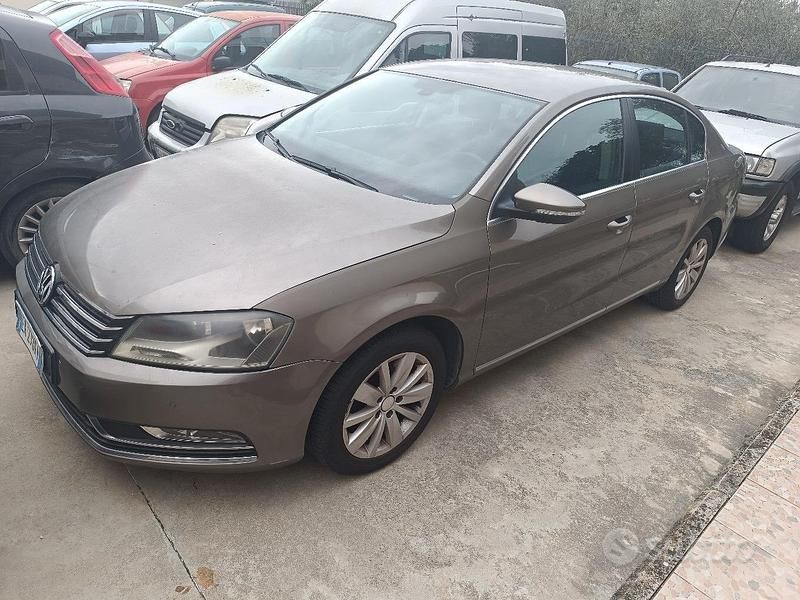 Usata VW Passat 105 CV (77 kW) 2011 Berlina