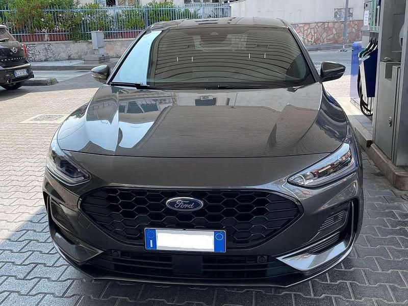Grigio Usata 2023 Ford Focus ST-Line X Tre volumi | 22.000 € (Buon prezzo) - Immagine 1/2