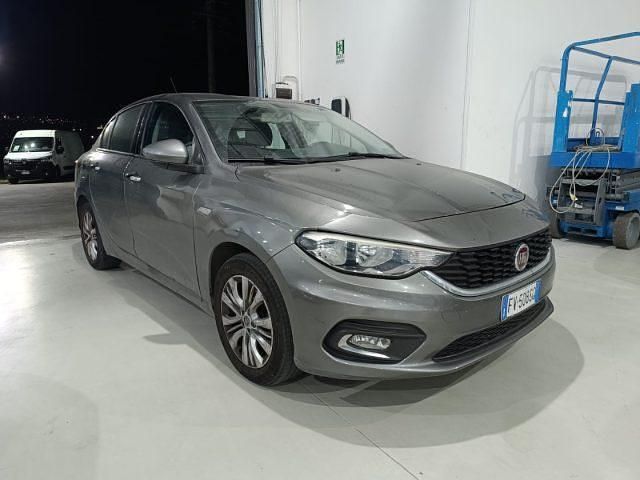 Grigio Usata 2017 Fiat Tipo Opening Edition Tre volumi | 7900 € (Buon prezzo) - Immagine 1/1
