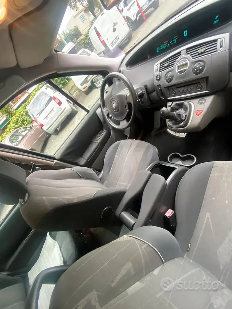 Usata Renault Scénic II 111 CV (81 kW) 2004 Grigio Monovolume