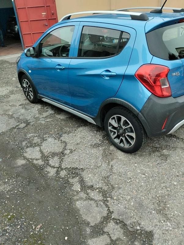 Usata Opel Karl Rocks 75 CV (55 kW) 2017 Blu/azzurro Utilitaria