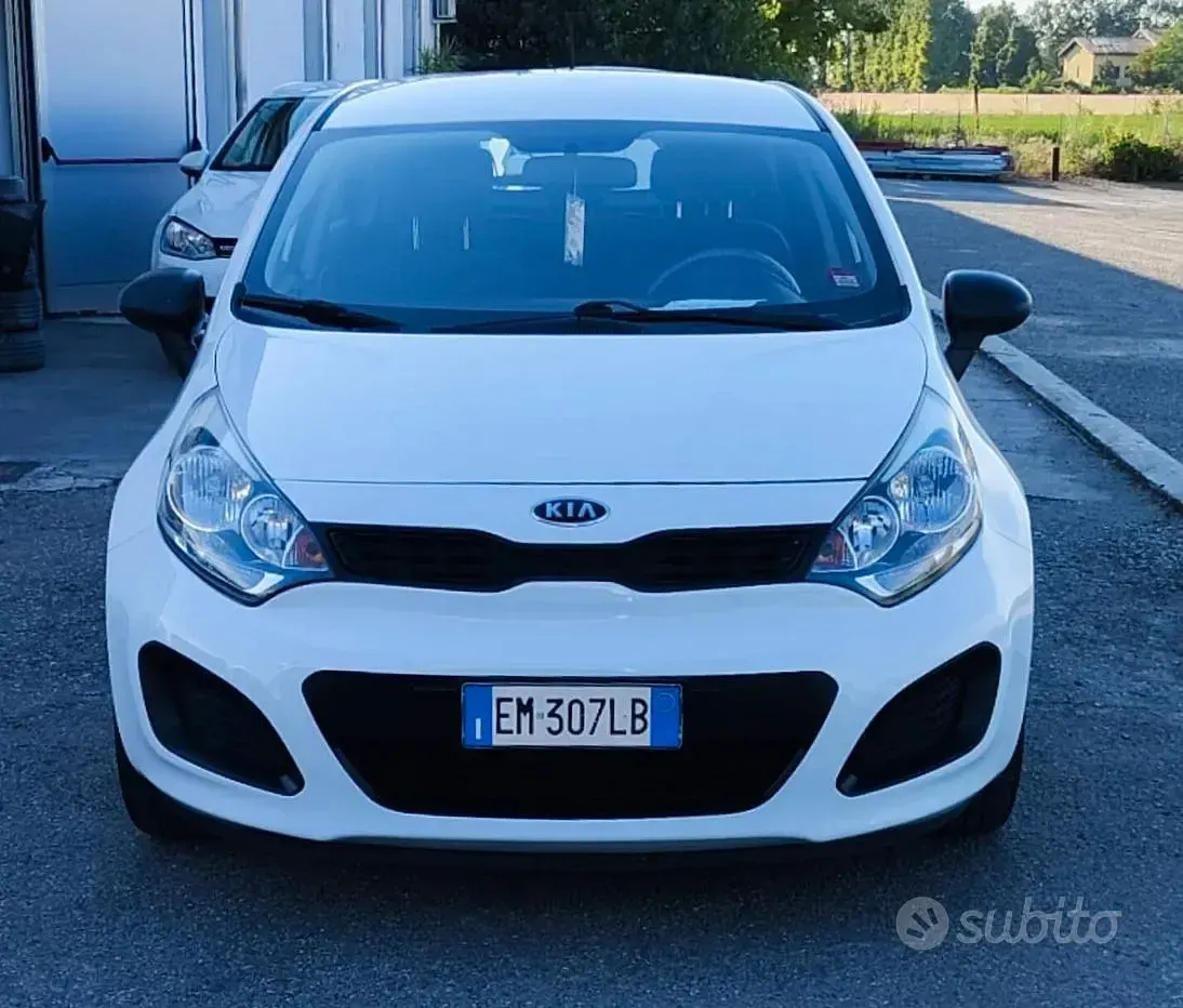 Usata Kia Rio EX 86 CV (63 kW) 2012 Bianco Berlina