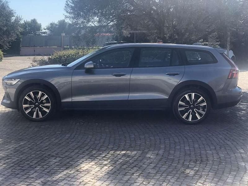 Usata 2019 Volvo V60 CC Pro Station wagon | 19.000 € (Ottimo prezzo) - Immagine 1/3