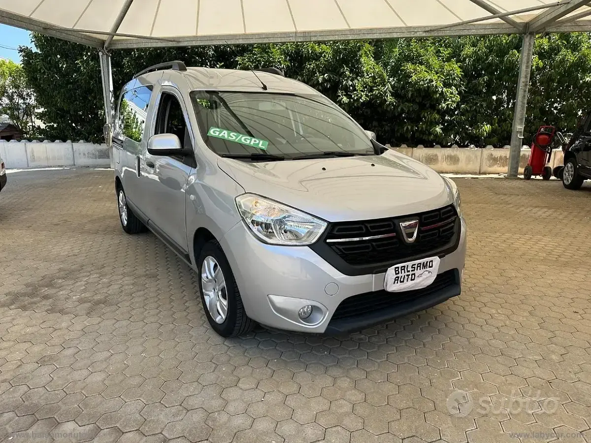Usata Dacia Dokker Essentiel 102 CV (75 kW) 2018 Argento Monovolume
