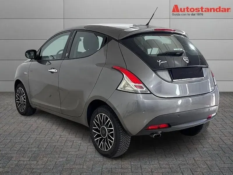 Gebraucht Lancia Ypsilon Gold 69 PS (50 kW) 2015 Grau Kleinwagen