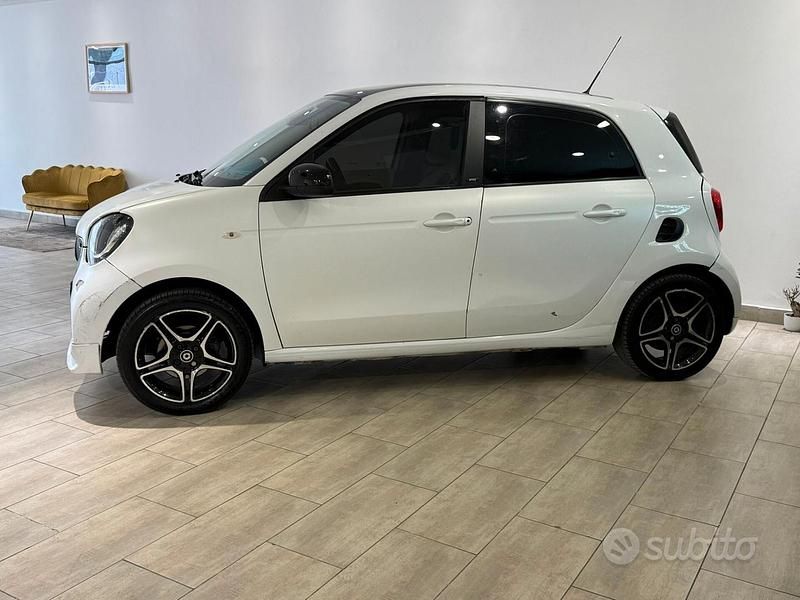 Usata Smart ForFour Proxy 70 CV (51 kW) 2015 Bianco Utilitaria