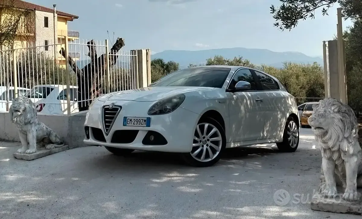 Usata Alfa Romeo Giulietta Exclusive 105 CV (77 kW) 2012 Bianco Utilitaria