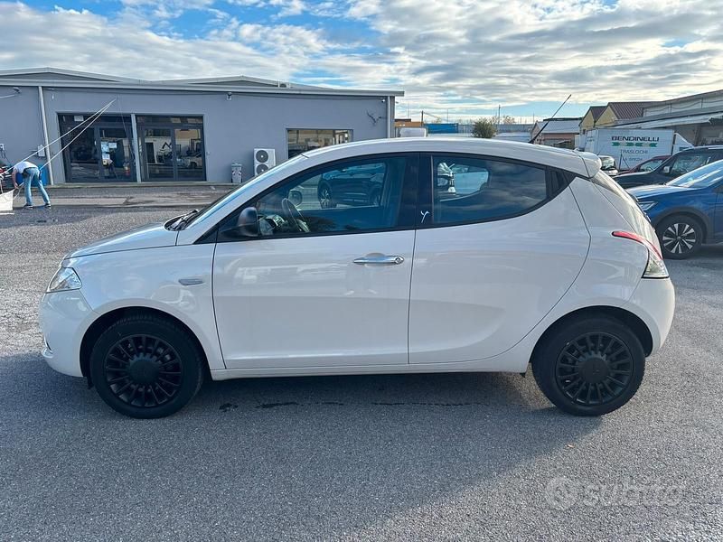 Usata Lancia Ypsilon 69 CV (50 kW) 2018 Bianco Utilitaria
