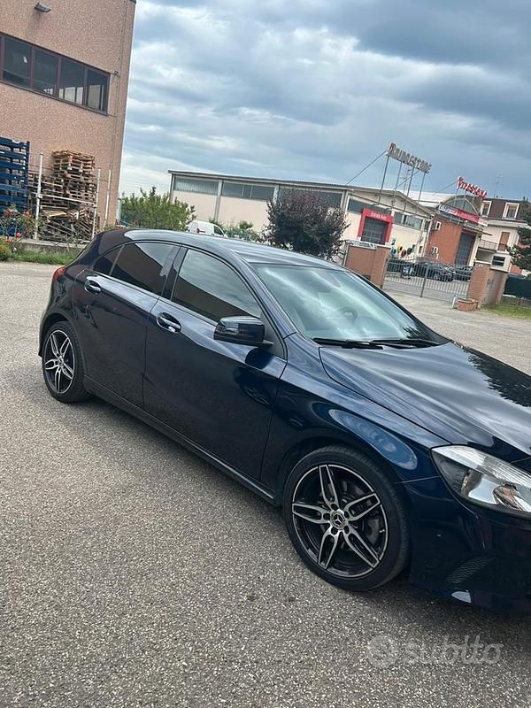 Usata Mercedes A250 211 CV (155 kW) 2015 Blu Berlina