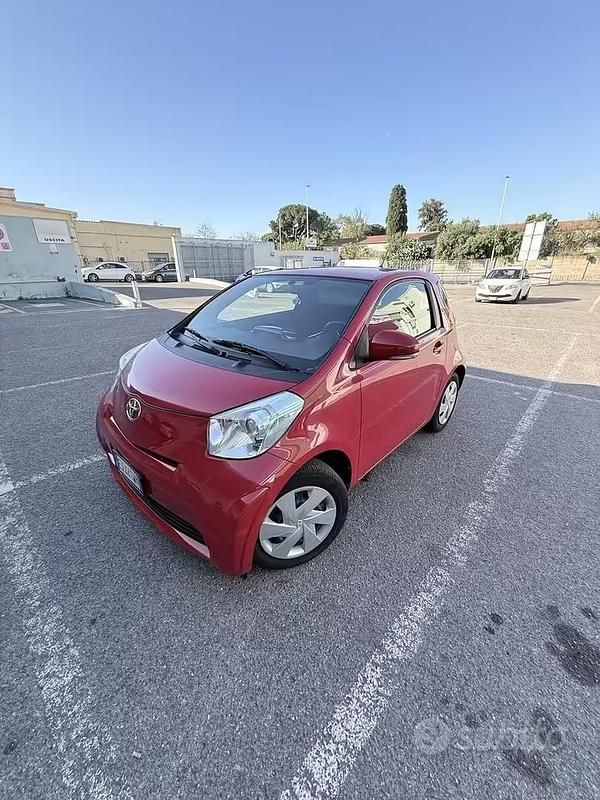 Usata Toyota iQ 98 CV (72 kW) 2012 Rosso Utilitaria