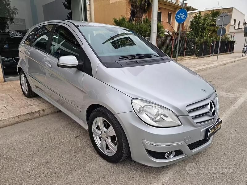 Usata Mercedes B180 Chrome 109 CV (80 kW) 2010 Grigio Monovolume