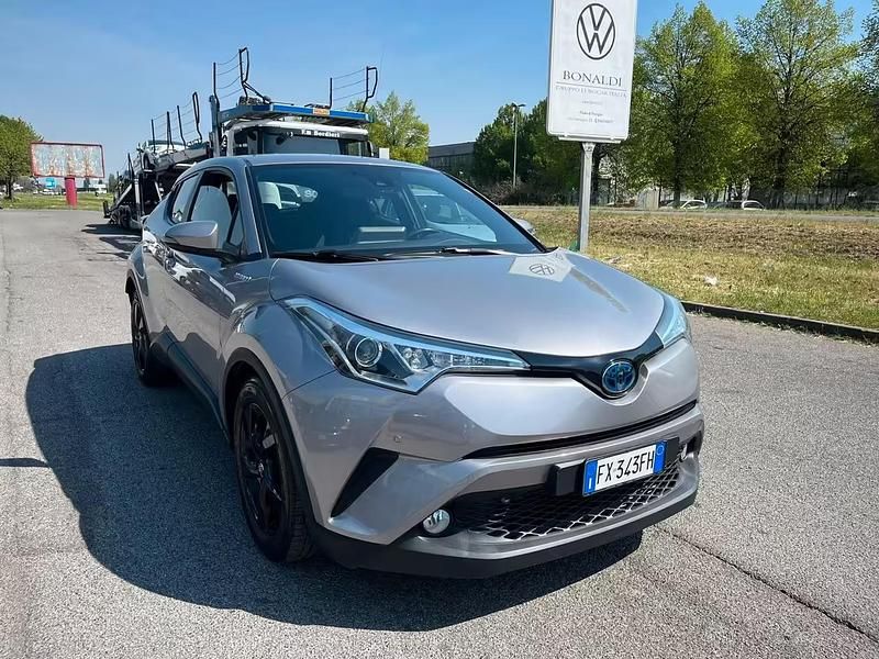 Usata Toyota C-HR Active 98 CV (72 kW) 2019 Argento SUV