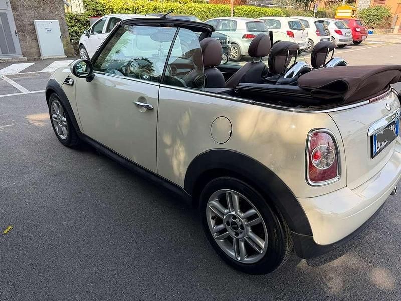 Usata Mini Cooper Cabriolet 111 CV (81 kW) 2012 Beige Cabrio