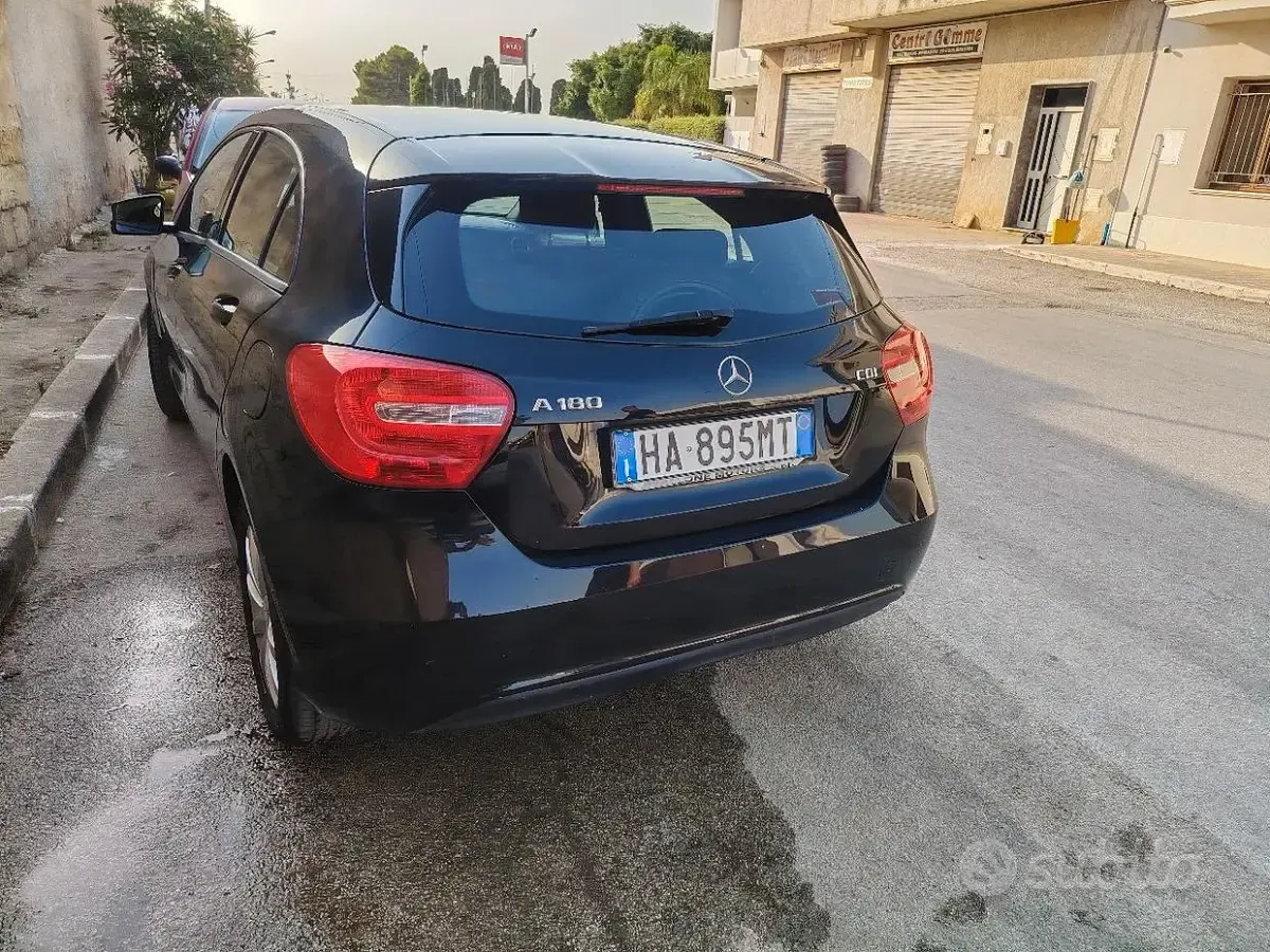 Usata Mercedes A180 140 CV (102 kW) 2013 Nero Utilitaria