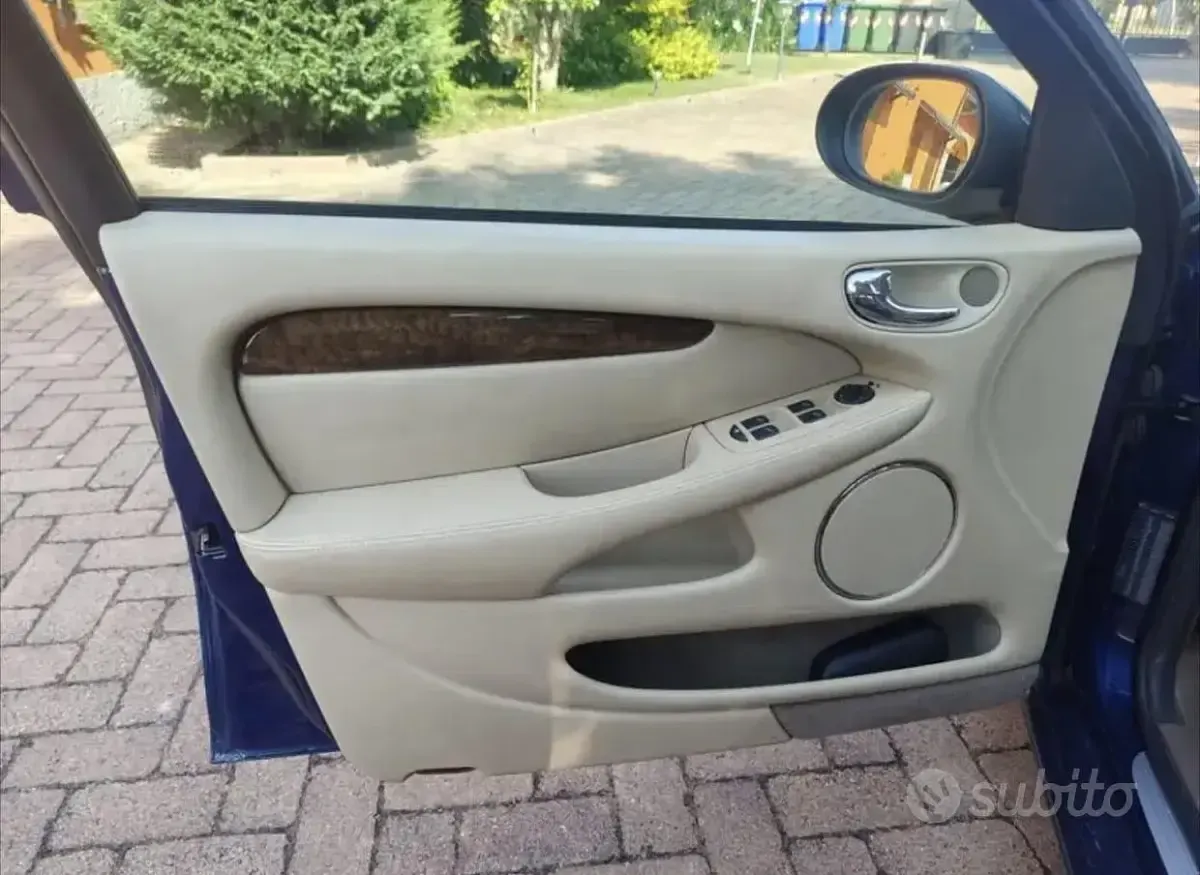 Usata Jaguar X-type 230 CV (169 kW) 2001 Bluazzurro Berlina