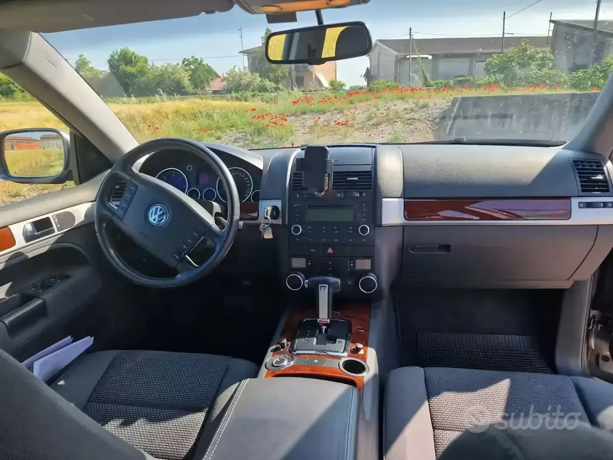 Usata VW Touareg 224 CV (164 kW) 2006 Grigio SUV