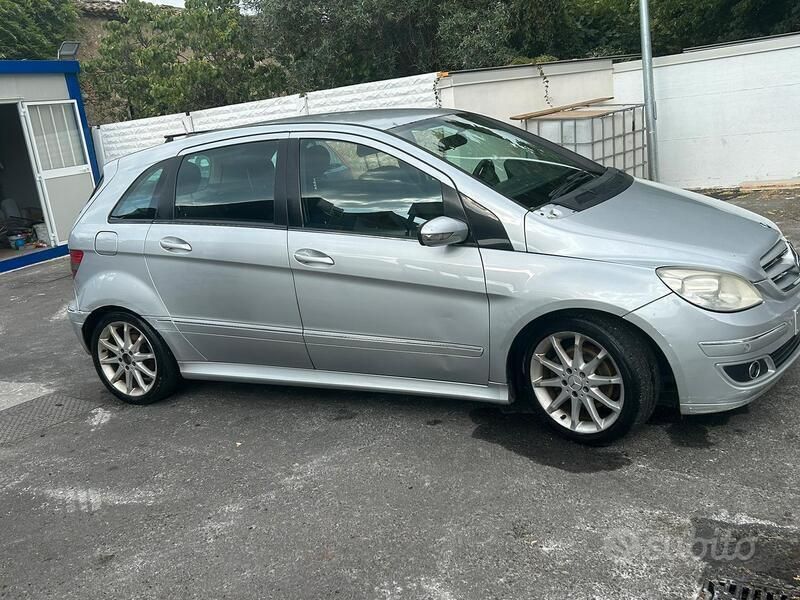 Usata Mercedes B200 2006 Grigio Monovolume