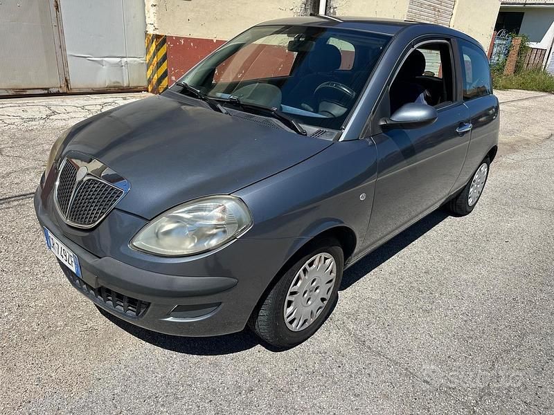 Grigio Usata 2004 Lancia Ypsilon Due volumi | 1300 € (Buon prezzo) - Immagine 1/4