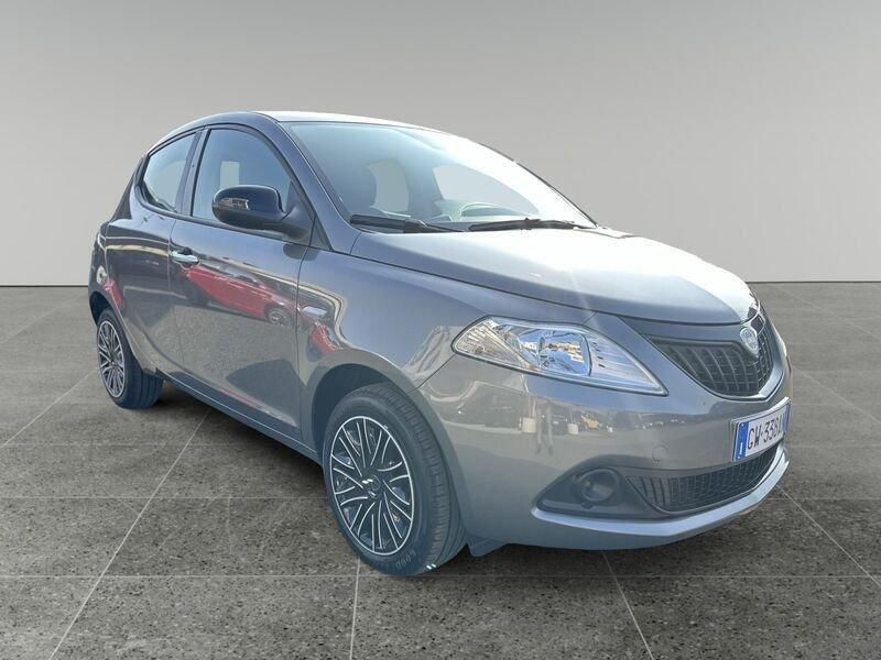 Usata Lancia Ypsilon S 69 CV (50 kW) 2024 Grigio scuro Utilitaria