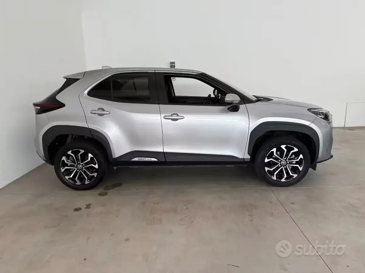 Usata Toyota Yaris Cross Trend 92 CV (67 kW) 2022 Grigio SUV