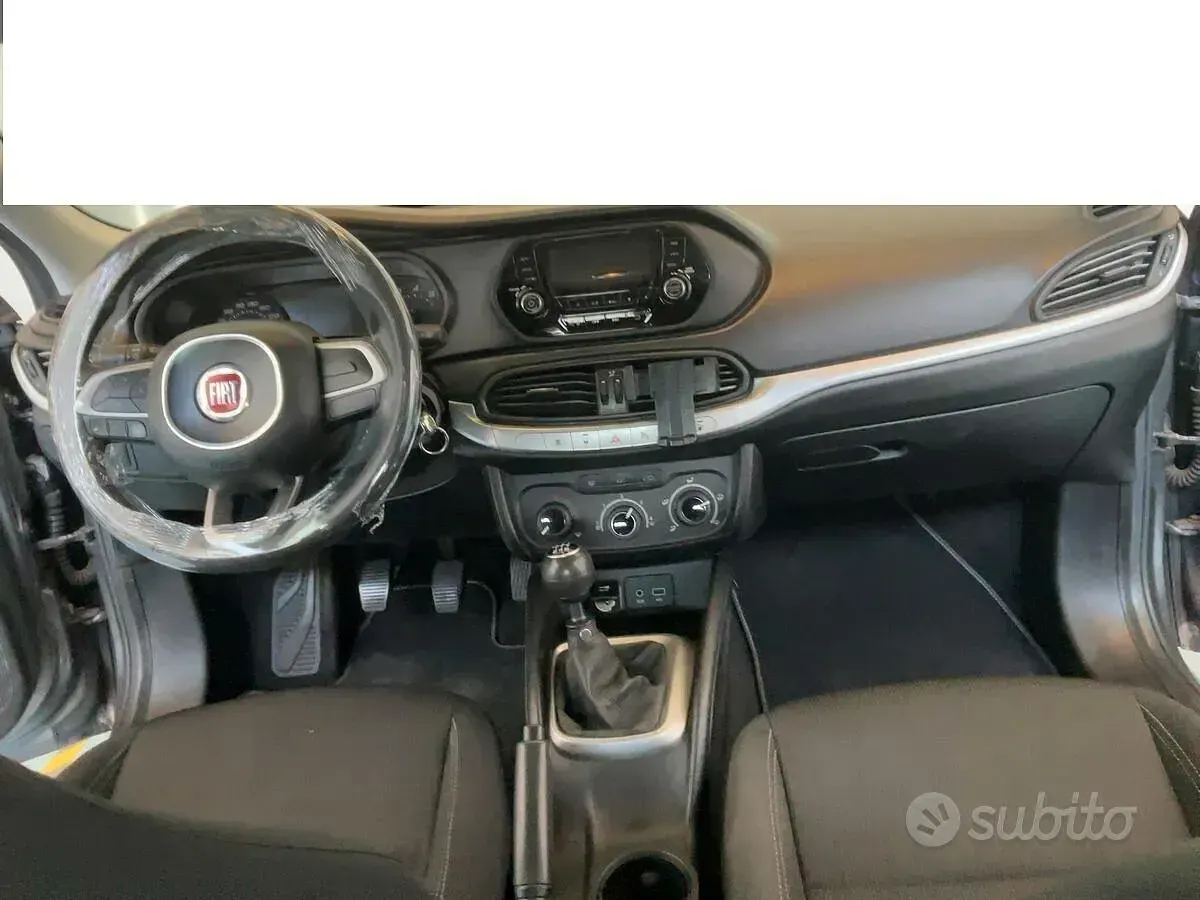 Usata Fiat Tipo 120 CV (88 kW) 2017 Grigio Berlina
