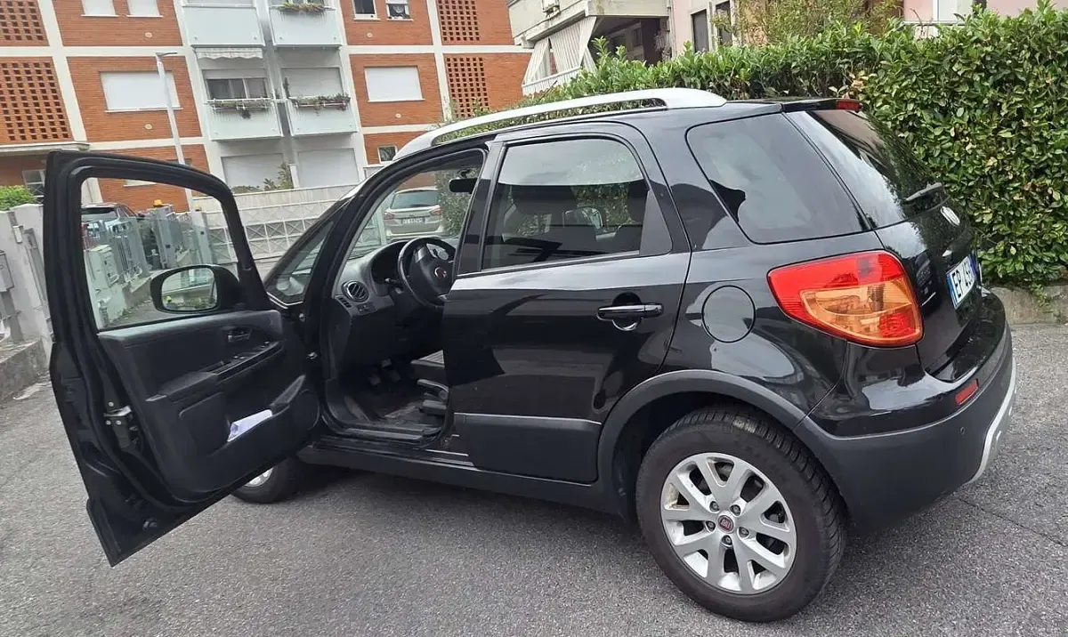 Usata Fiat Sedici Emotion 120 CV (88 kW) 2012 Nero SUV