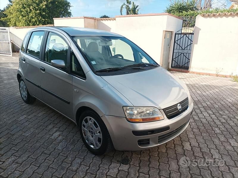 Usata Fiat Idea Dynamic 75 CV (55 kW) 2004 Grigio Monovolume