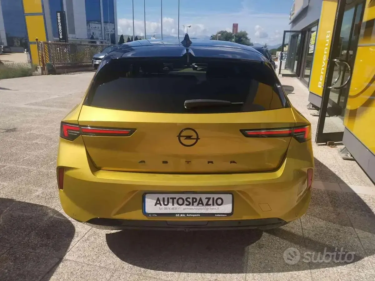 Usata Opel Astra GS Line 131 CV (96 kW) 2022 Giallo(met.) Berlina