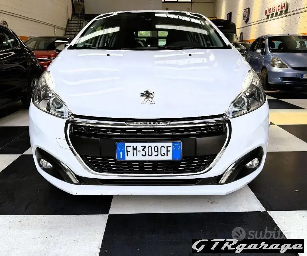 Usata Peugeot 208 Allure 100 CV (73 kW) 2017 Bianco banquise Utilitaria