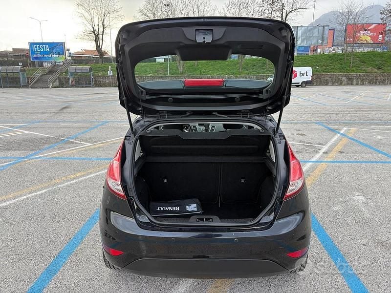 Usata Ford Fiesta 75 CV (55 kW) 2015 Nero Berlina