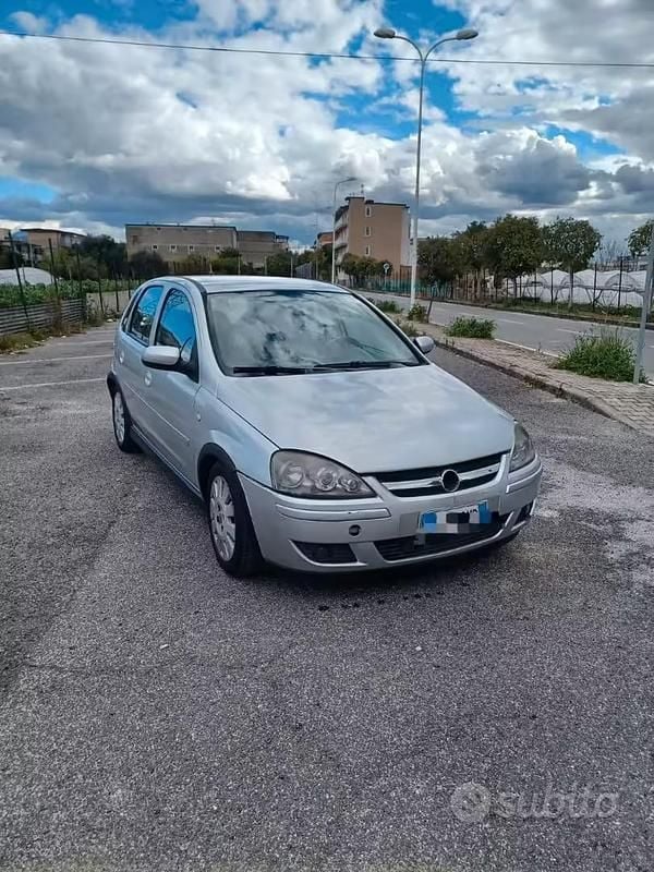Usata Opel Corsa 69 CV (50 kW) 2005 Utilitaria