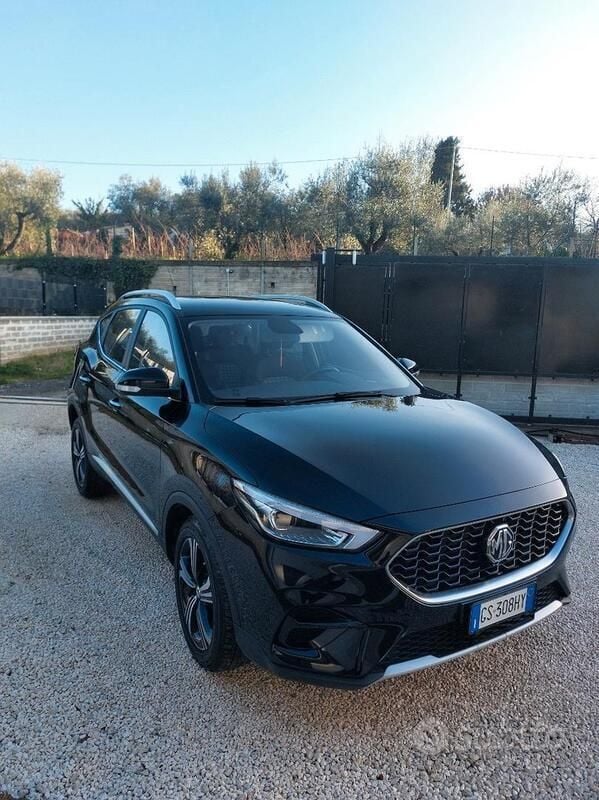 Usata MG ZS 106 CV (77 kW) 2023 Nero Berlina
