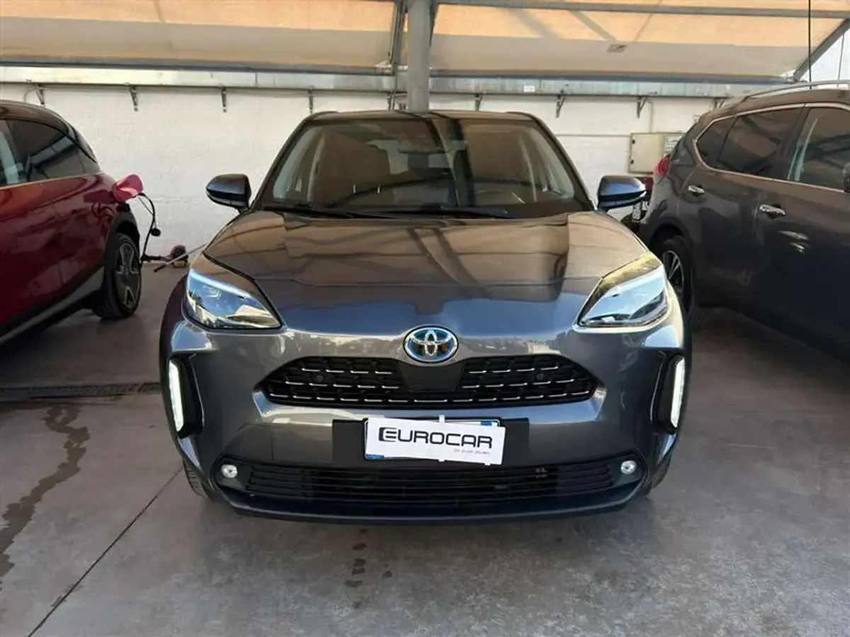 Usata Toyota Yaris Cross Lounge 92 CV (67 kW) 2022 Grigio scuro SUV