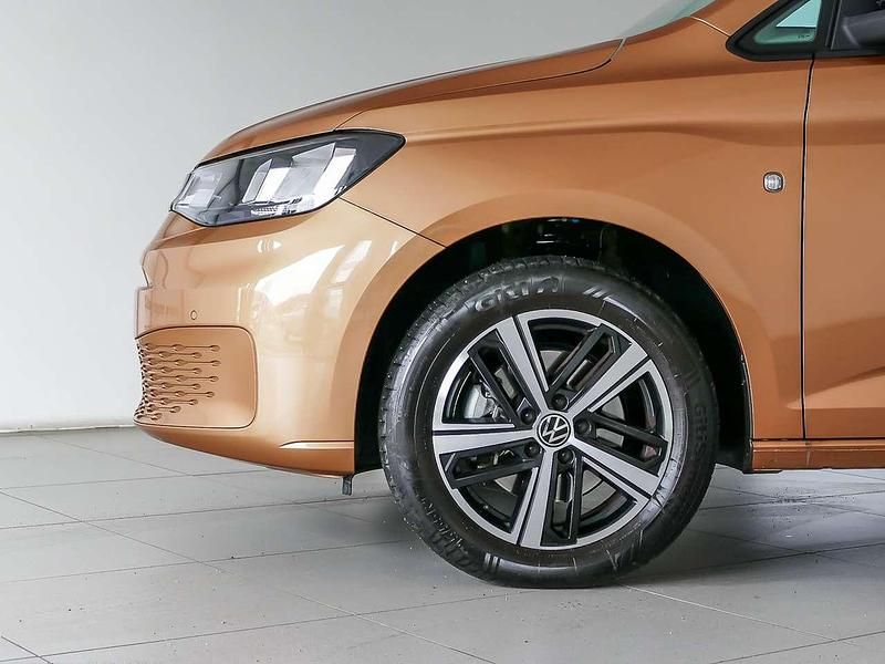 Usata VW Caddy Business 102 CV (75 kW) 2024 Copper bronze metallizzato Monovolume