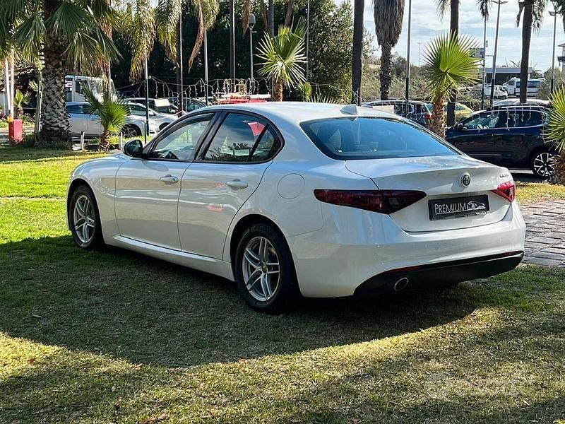 Usata Alfa Romeo Giulia Business 160 CV (117 kW) 2019 Bianco Berlina