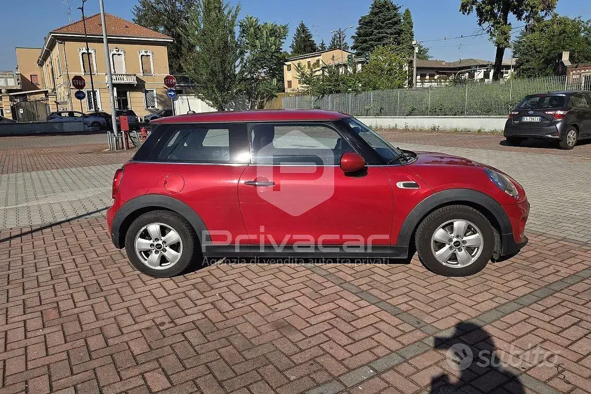 Usata Mini ONE 102 CV (75 kW) 2016 Rosso Utilitaria