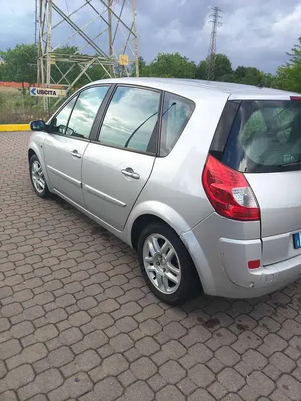 Usata Renault Scenic E-Tech 106 CV (77 kW) 2009 Argento Monovolume