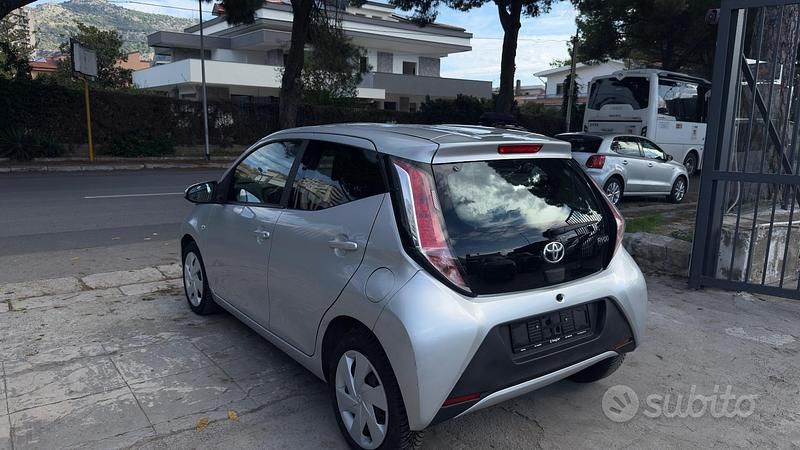 Usata Toyota Aygo X-clusiv 69 CV (50 kW) 2015 Grigio Utilitaria