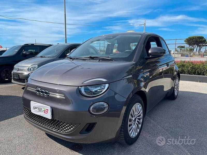 Marrone Usata 2021 Fiat 500e Action Tre volumi | 9900 € (Super prezzo) - Immagine 1/4