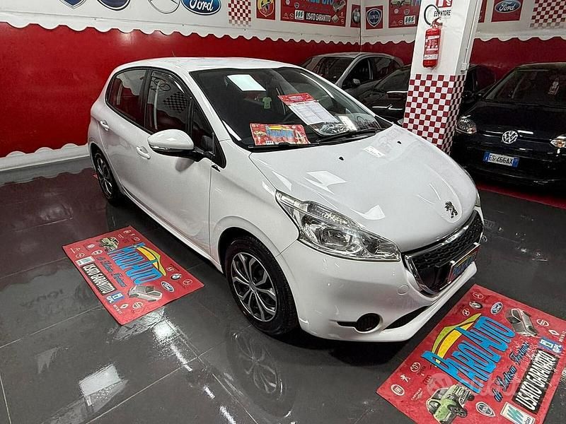 Begagnad Peugeot 208 Active 68 HK (50 kW) 2014 Vit Halvkombi