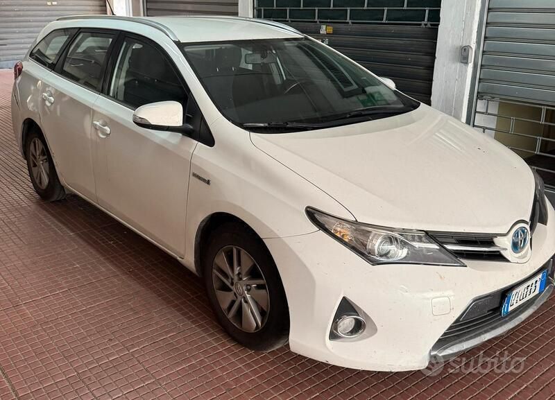 Bianco Usata 2014 Toyota Auris Hybrid Sport Station wagon | 10.000 € (Buon prezzo) - Immagine 1/4