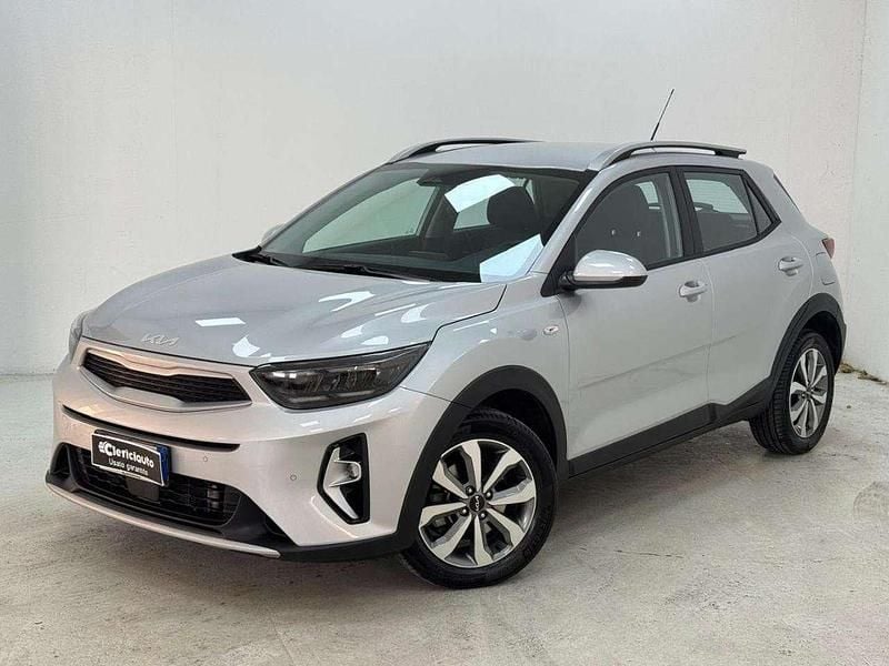 Argento Usata 2024 Kia Stonic Urban SUV | 18.900 € (Buon prezzo) - Immagine 1/4