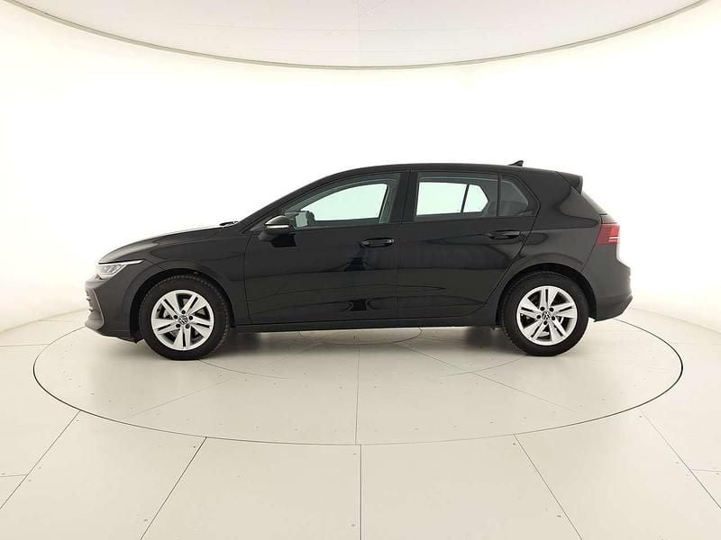 Usata VW Golf VIII Life 116 CV (85 kW) 2025 Grenadill black metallizzato Berlina