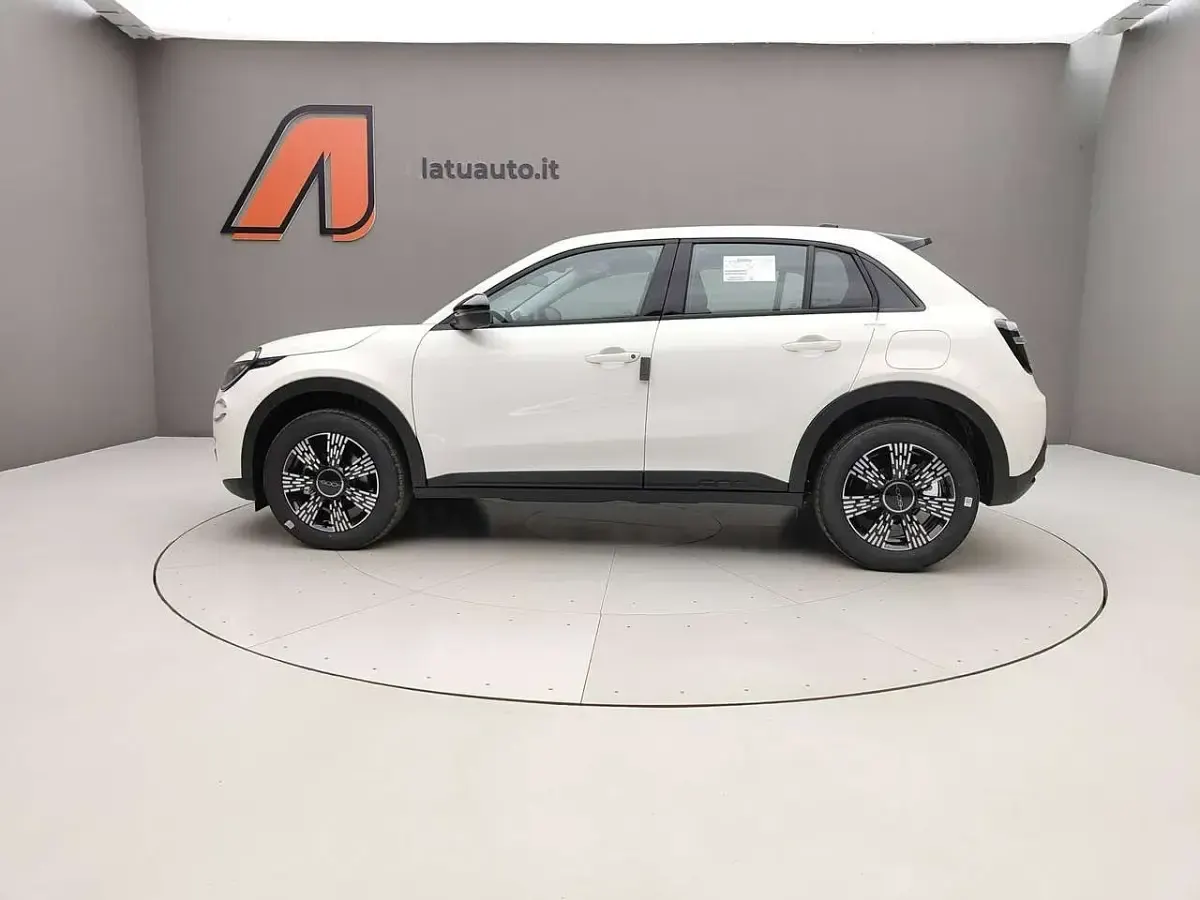 Nuova Fiat 600 Icon 101 CV (74 kW) 2026 Nero cinema SUV